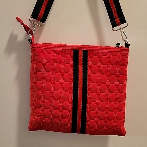 Flyte Nylon Quilted Messenger Crossbody Adjustable Strap Red Bag - Picture 8 of 10